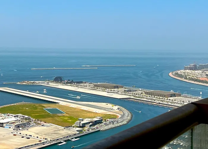 Sea View 1 Bedroom Flat, Luxury Amenities, Near Beach & Tram With Free Parking In Dubai Marina