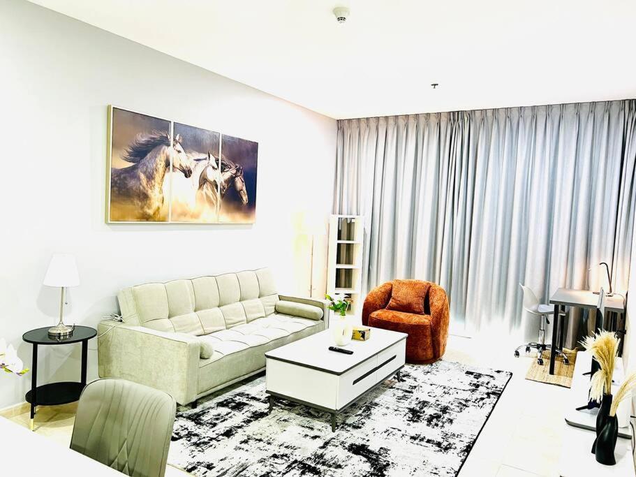 Apartment Sea View 1 Bedroom Flat, Luxury Amenities, Near & Tram With Free Parking In Marina *