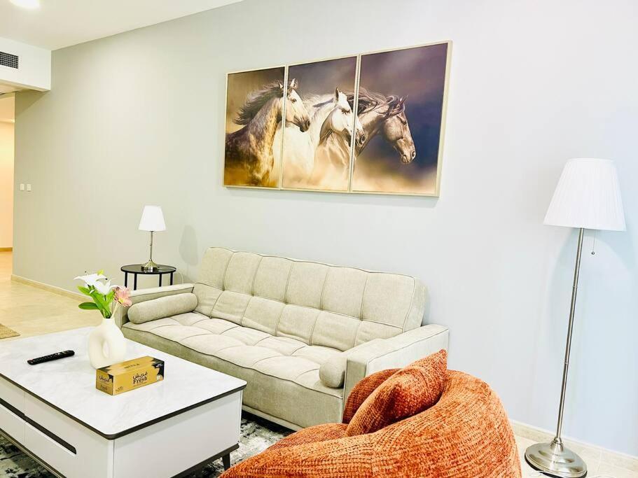Apartment Sea View 1 Bedroom Flat, Luxury Amenities, Near & Tram With Free Parking In Marina Dubai