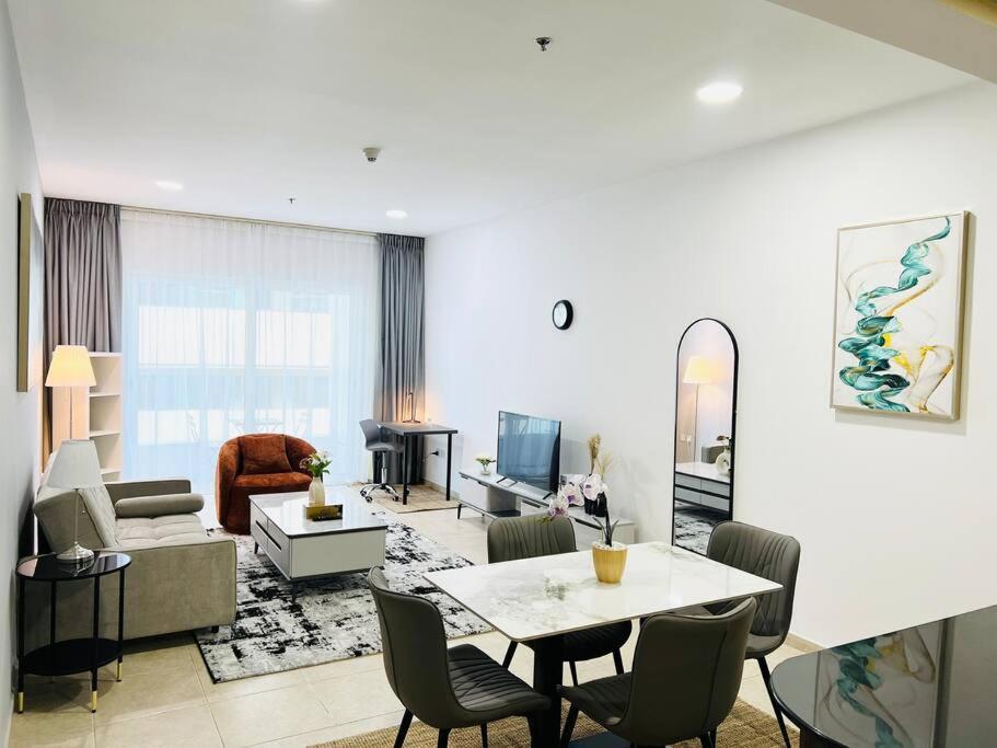 Apartment Sea View 1 Bedroom Flat, Luxury Amenities, Near & Tram With Free Parking In Marina *