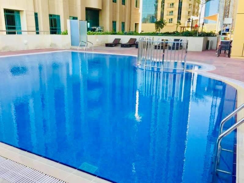 Sea View 1 Bedroom Flat, Luxury Amenities, Near & Tram With Free Parking In Marina Dubai
