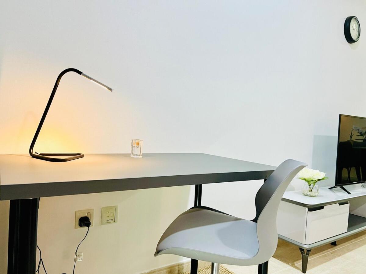 Apartment Sea View 1 Bedroom Flat, Luxury Amenities, Near & Tram With Free Parking In Marina Dubai