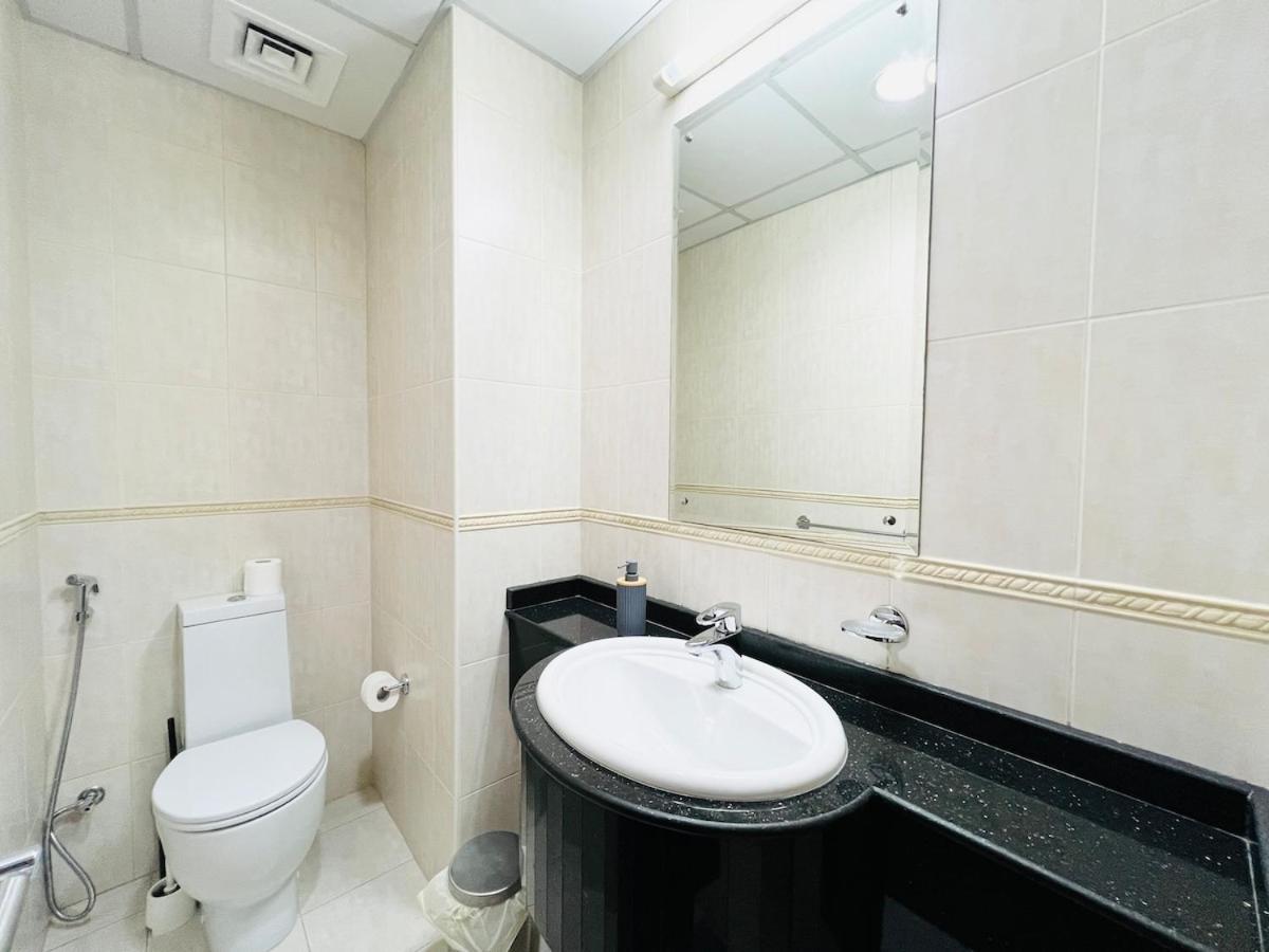 Sea View 1 Bedroom Flat, Luxury Amenities, Near & Tram With Free Parking In Marina Apartment