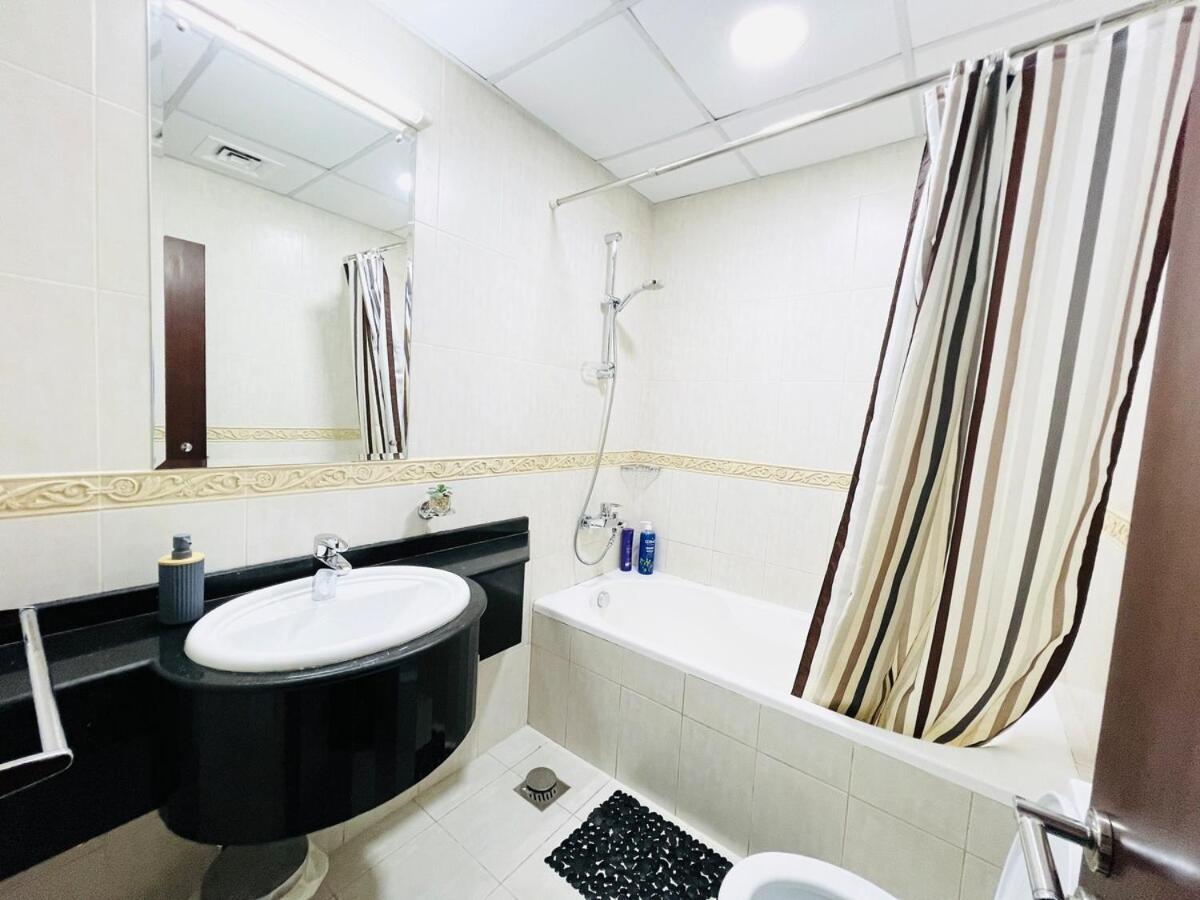 Sea View 1 Bedroom Flat, Luxury Amenities, Near & Tram With Free Parking In Marina Dubai