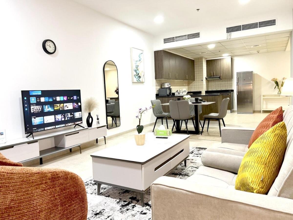 Sea View 1 Bedroom Flat, Luxury Amenities, Near & Tram With Free Parking In Marina * Dubai